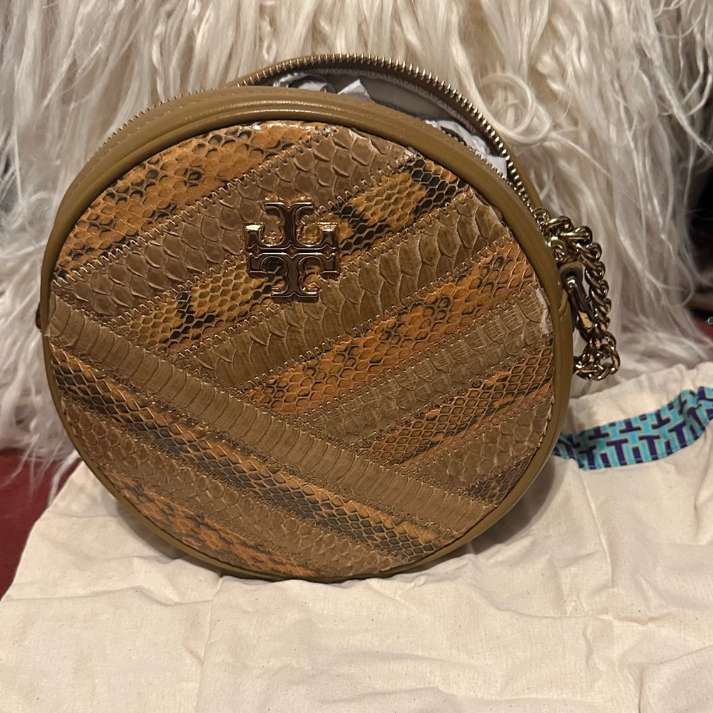 New Tory Burch Kira Chevron Exotic Circle Canteen Bag